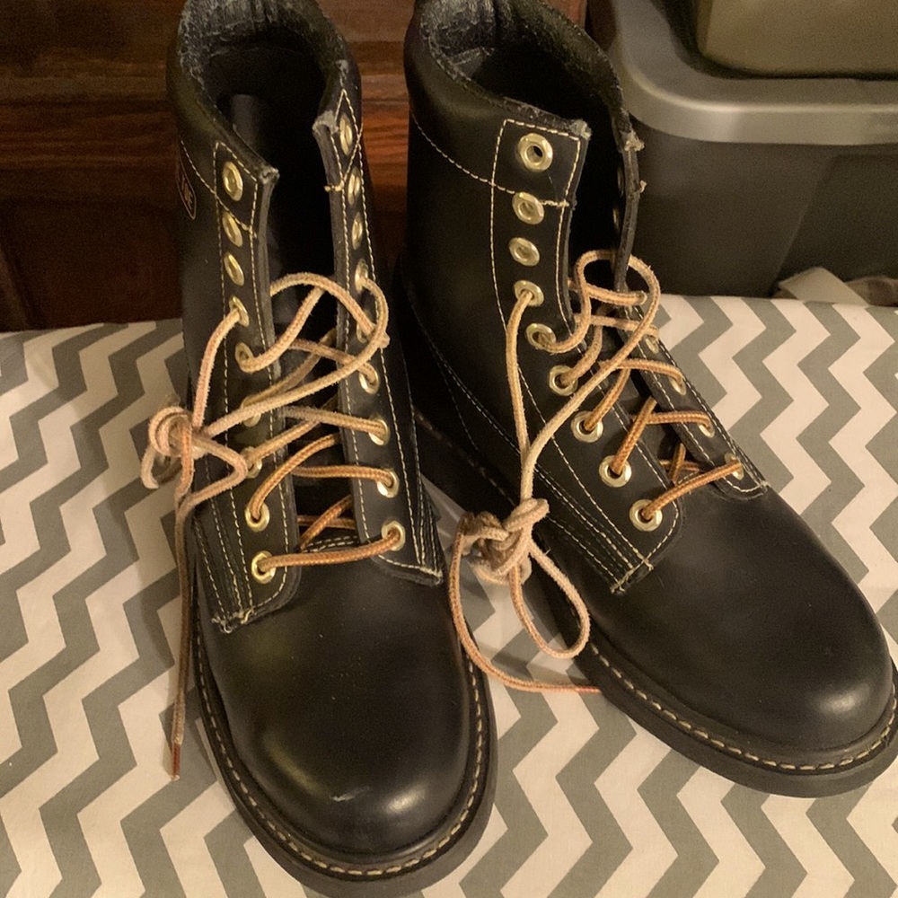 Steel toe boots